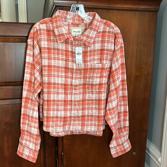 NWT American Eagle Cropped Plaid Flannel Button Down Shirt - Picture 4 of 12